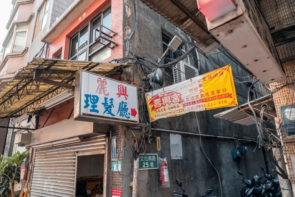 精密模具行业工位器具选型指南：提升装配效率的关键
