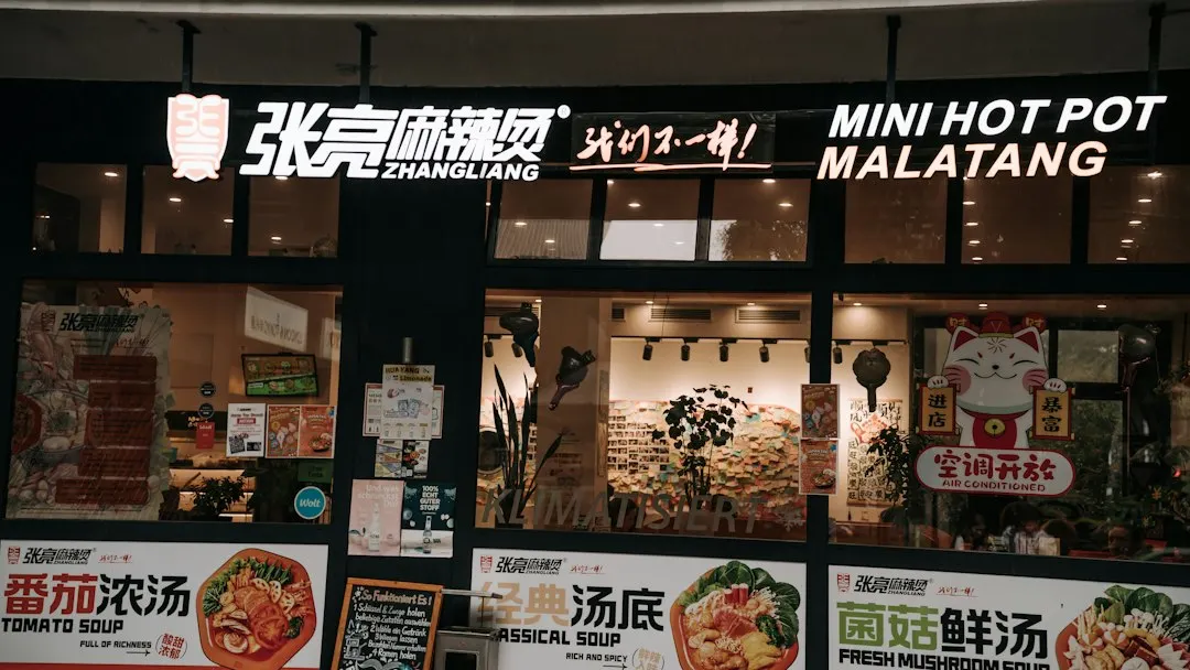装配流水线水线布局设计要点：如何通过工位器具非标定制提升产线配套效率